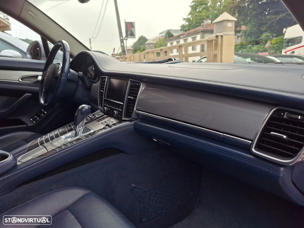 Porsche Panamera 4S PDK - 24
