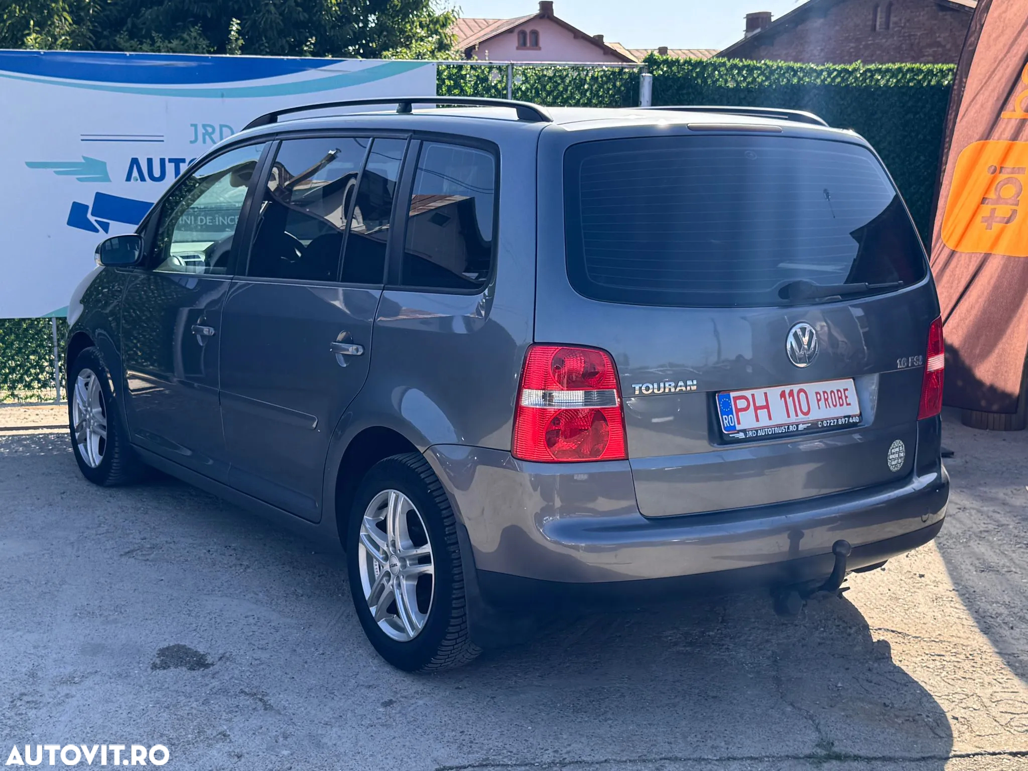 Volkswagen Touran 1.6 FSI Trendline - 3