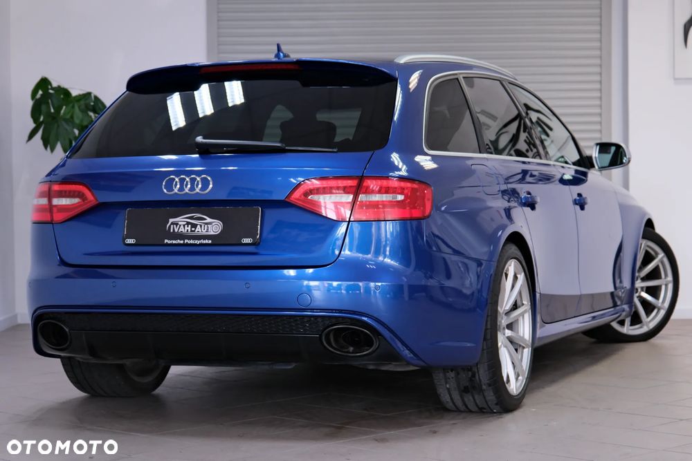 Audi RS4 Avant Standard - 13
