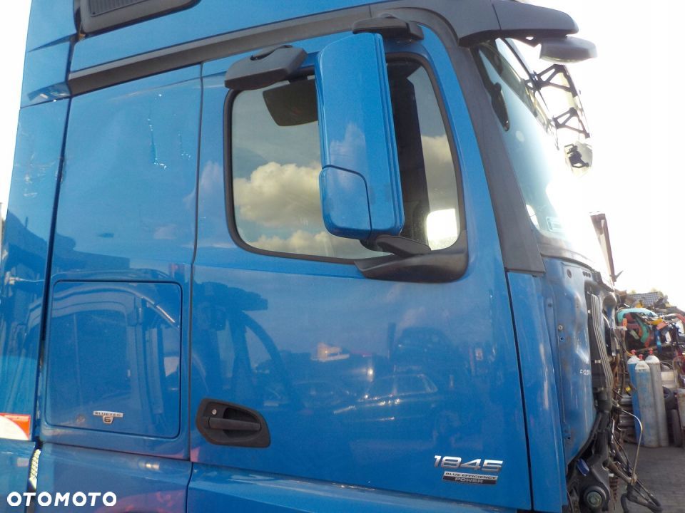 ACTROS MP4 DRZWICZKI SCHOWKA - 1