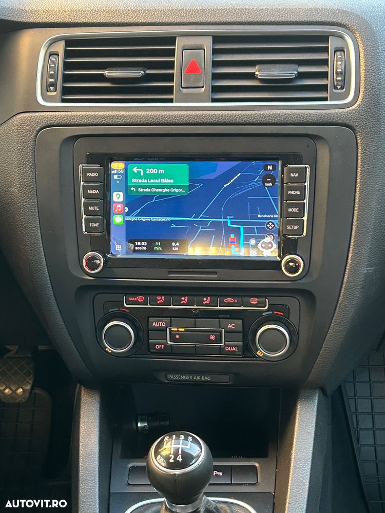 Volkswagen Jetta 1.6 TDI Blue Motion Technology Comfortline - 13