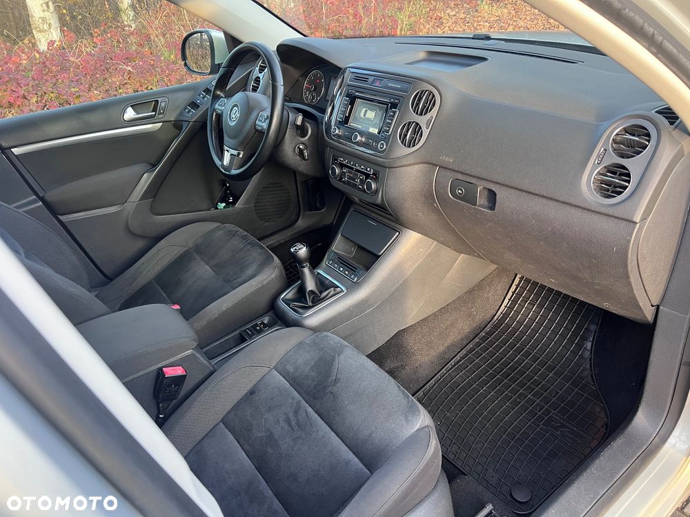 Volkswagen Tiguan 2.0 TDI DPF 4Motion BlueMotion Technology Lounge Sport & Style - 6