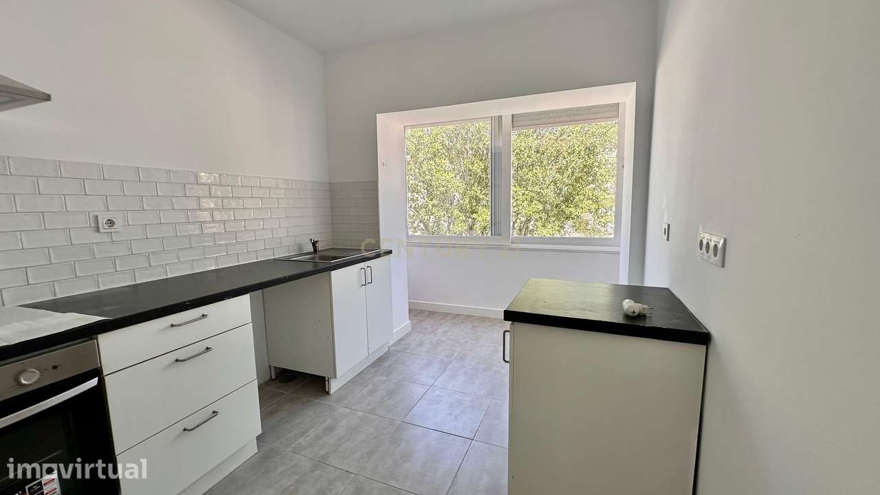 Apartamento Renovado T2 em Algueirão Mem Martins, Sintra - Grande imagem: 2/14
