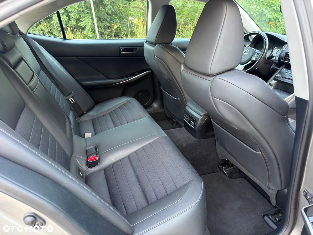 Lexus IS 200t / 300 Elegance - 14