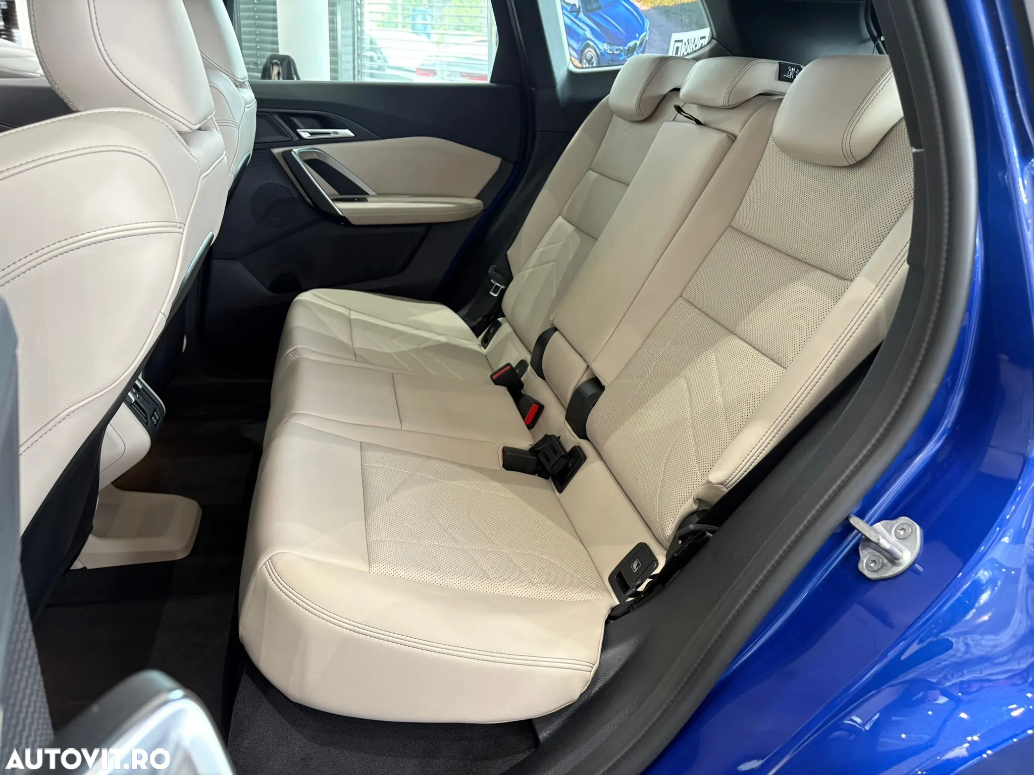 BMW iX1 eDrive20 M Sportpaket - 8