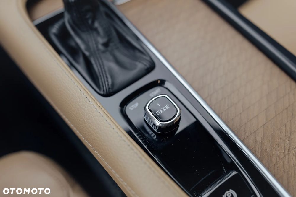 Volvo XC 90 T6 AWD Momentum - 25