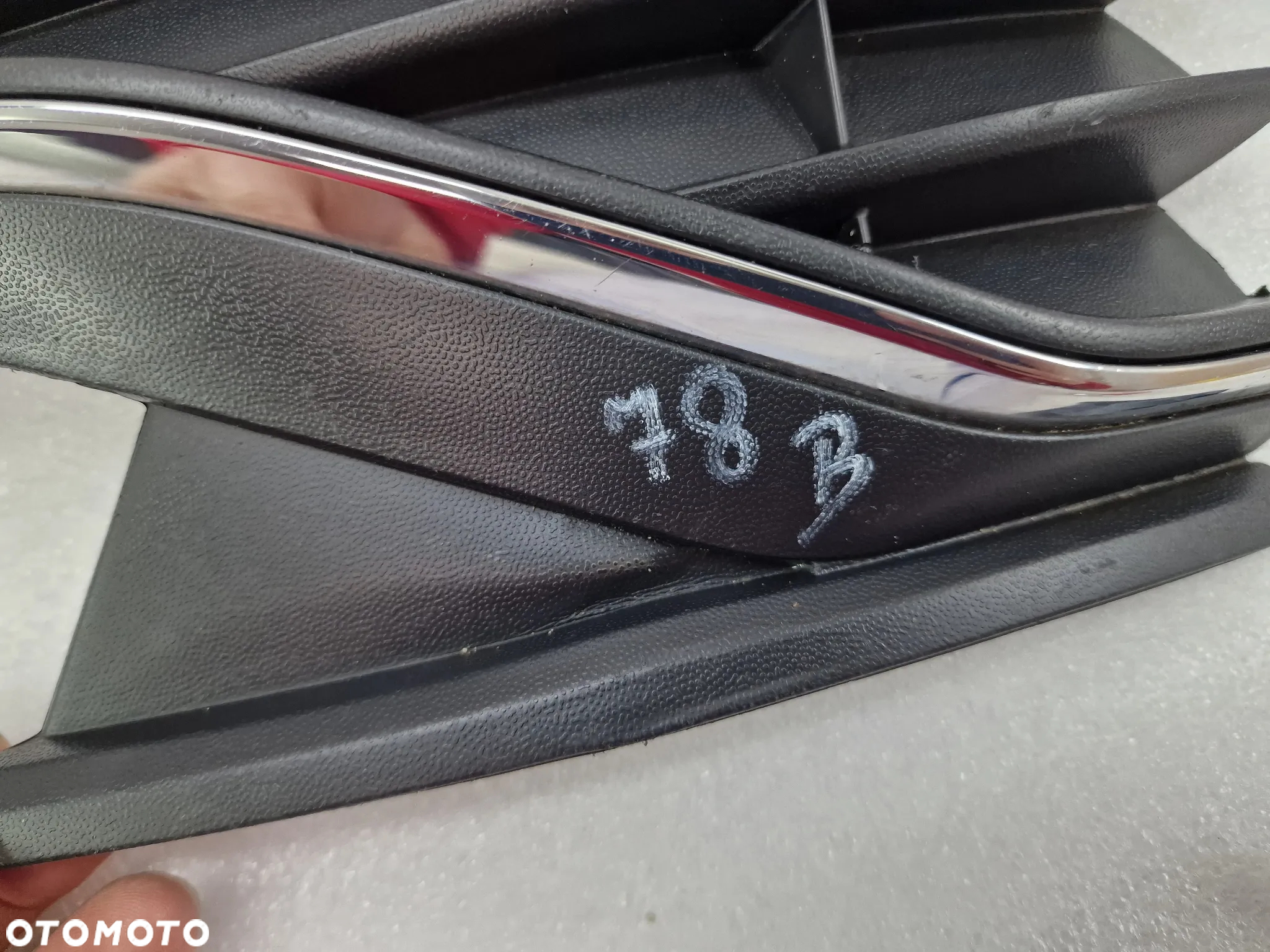 VW POLO 6C0 LIFT 13- LEWA KRATKA BOCZNA ZDERZAKA PRZEDNIEGO PRZÓD , 6C0853665K , NR AUKCJI E/78 - 15