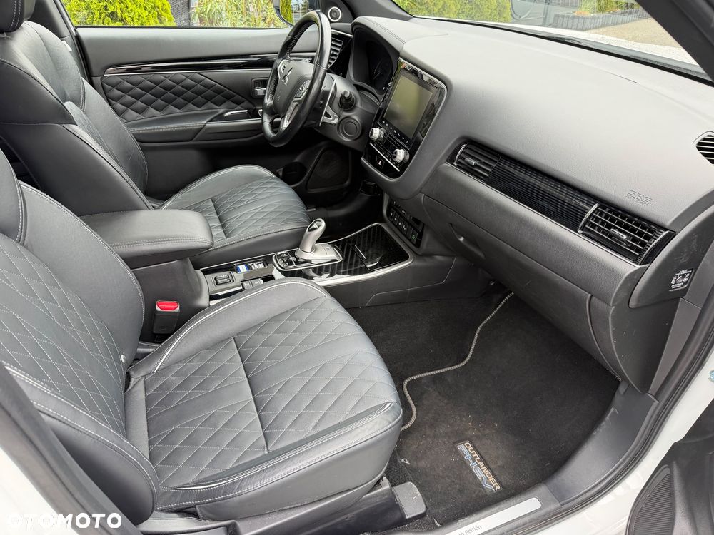 Mitsubishi Outlander 2.4 4WD Top - 22