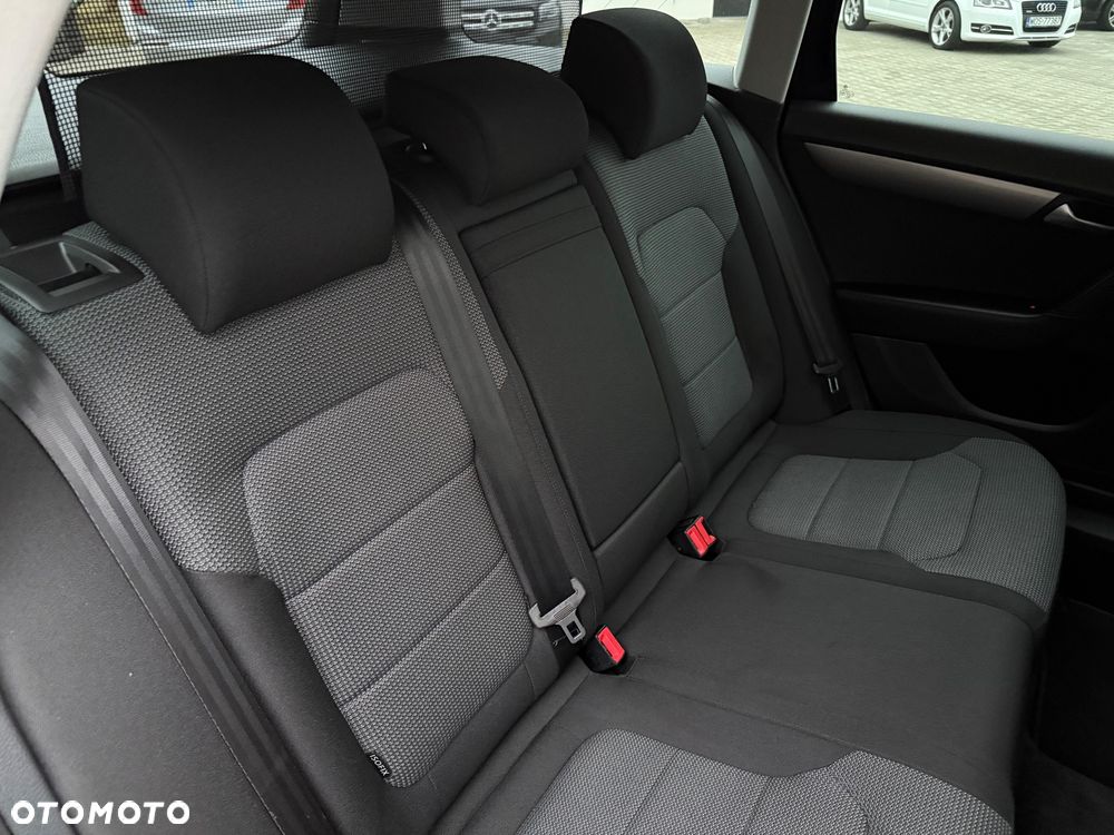 Volkswagen Passat 2.0 TDI BlueMotion Technology Exclusive - 28