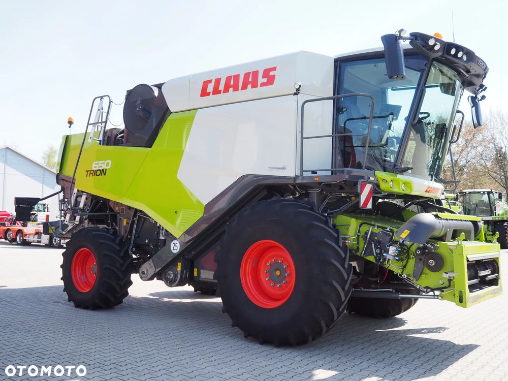 Claas Trion 650 + V650 - 5