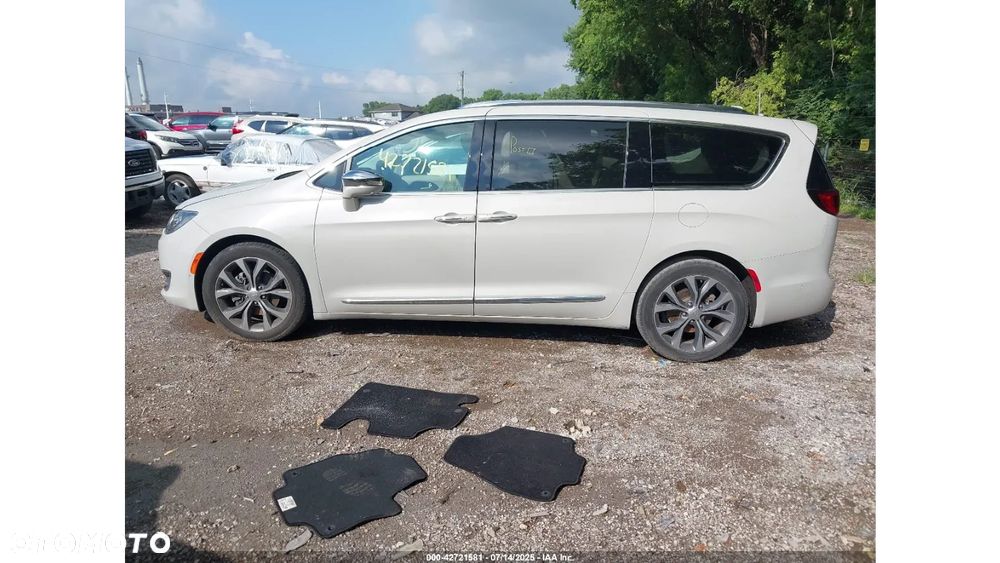 Chrysler Pacifica - 7