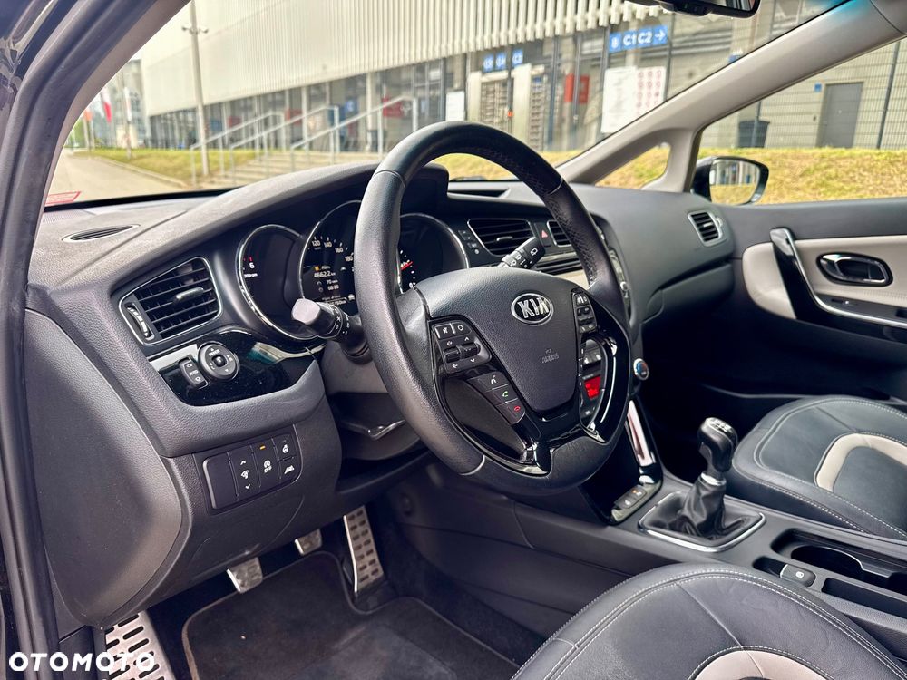 Kia Ceed 1.6 CRDi 128 Platinum Edition - 29