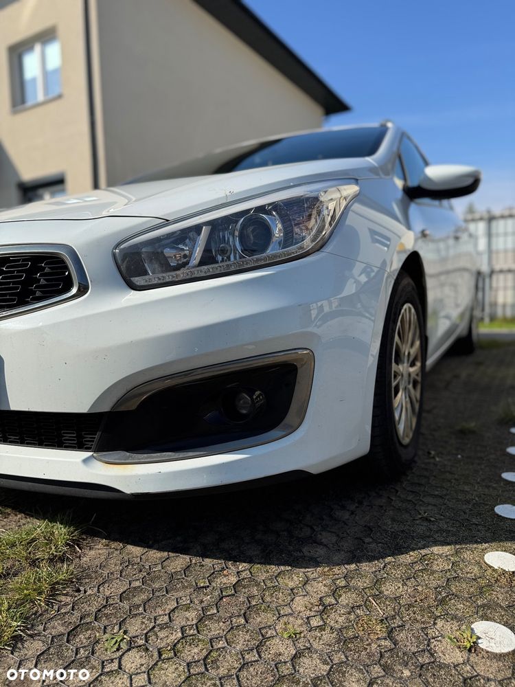 Kia Ceed - 4