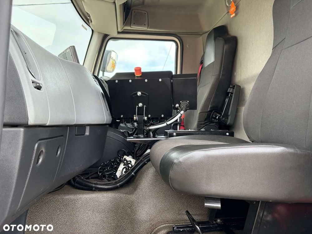 Renault D 12 zamiatarka - 26