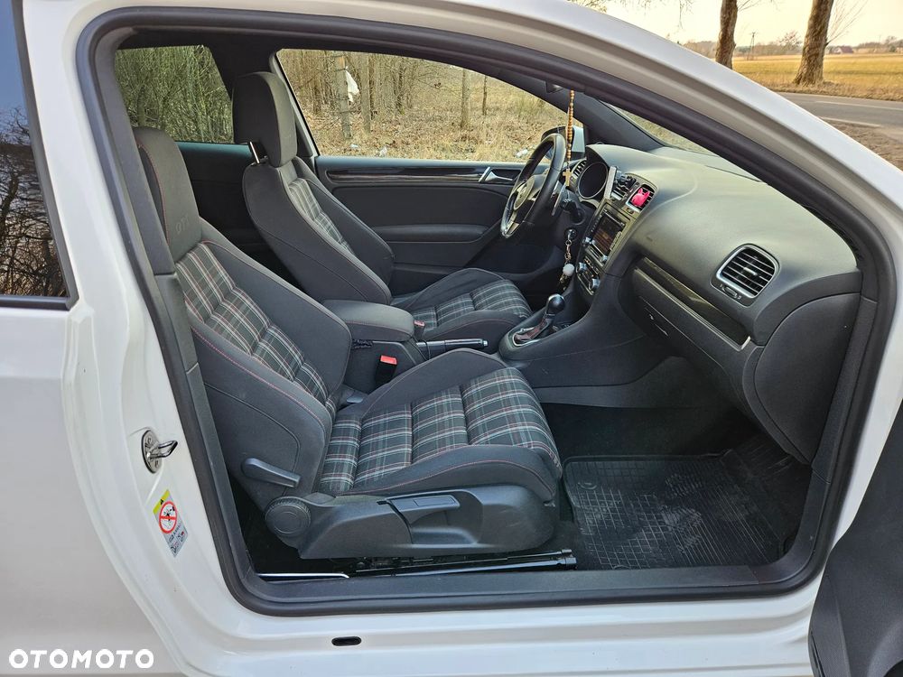 Volkswagen Golf - 11