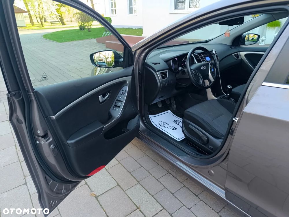 Hyundai i30 blue Kombi 1.6 CRDi Passion - 24