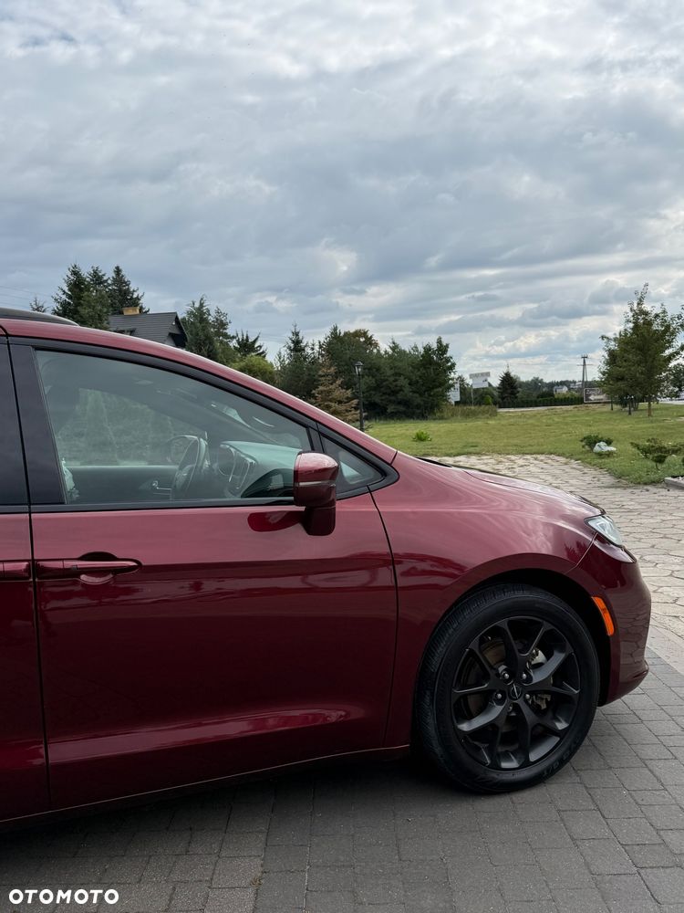 Chrysler Pacifica - 18
