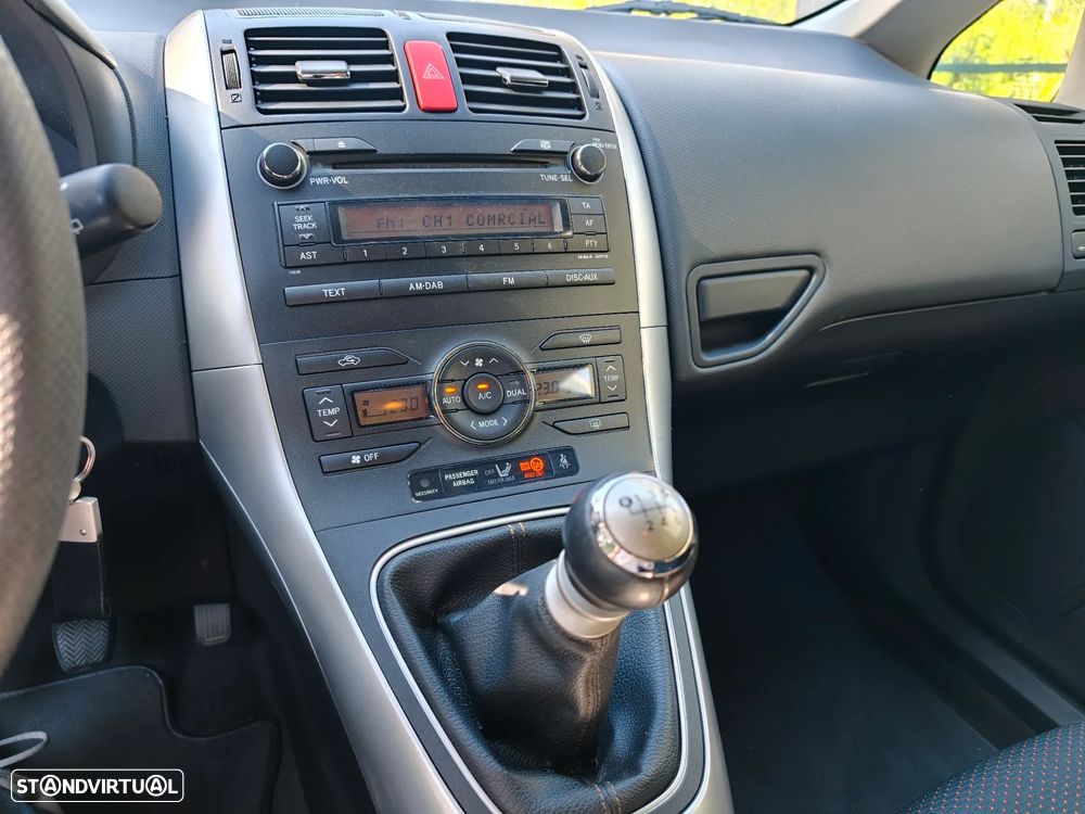 Toyota Auris 1.4 D-4D - 16