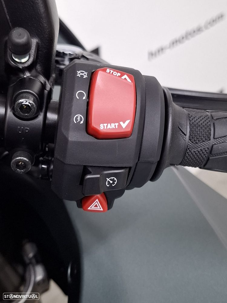 Suzuki Hayabusa GSX 1300R - 11