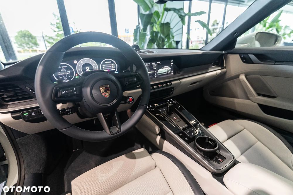 Porsche 911 Carrera 4S - 17