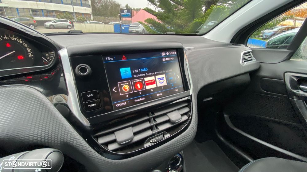 Peugeot 208 1.2 PureTech Signature - 35