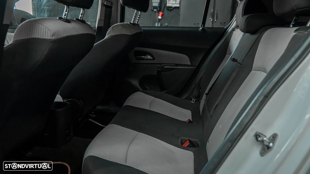 Chevrolet Cruze - 10