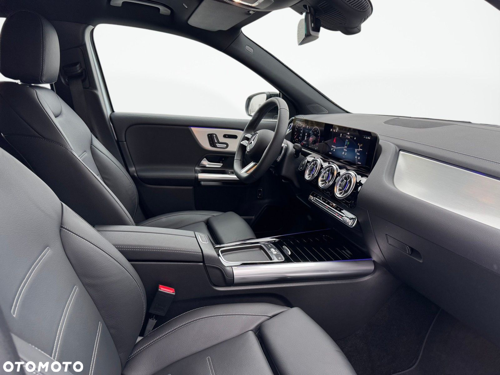 Mercedes-Benz GLA - 16