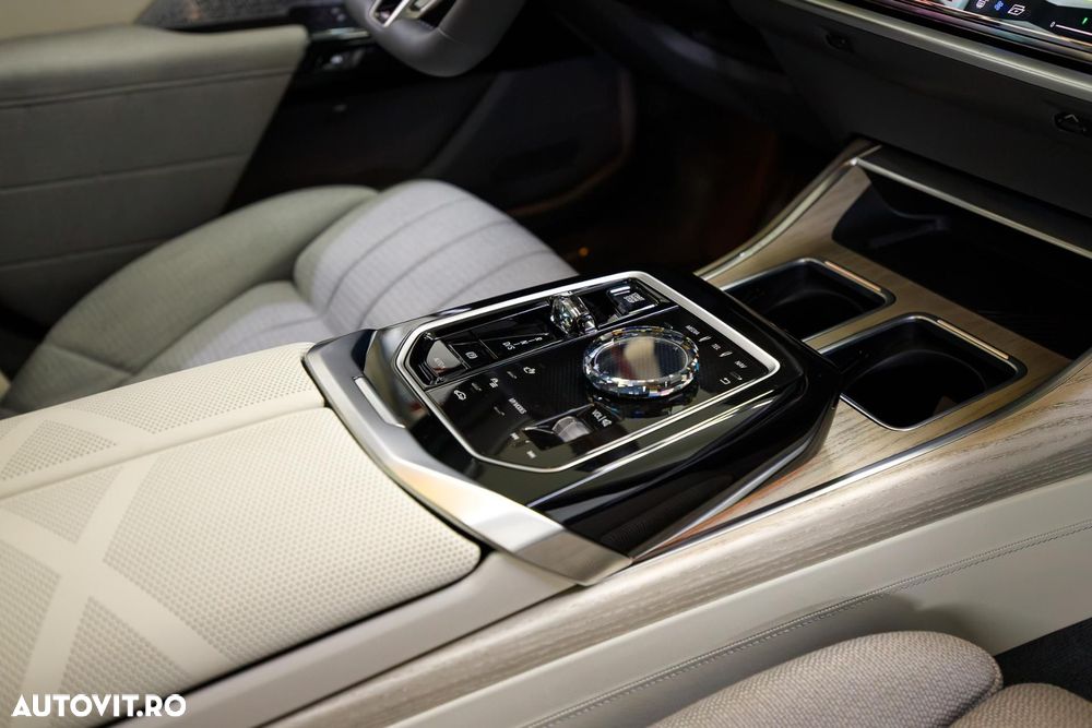 BMW M7 M760e xDrive AT PHEV - 31