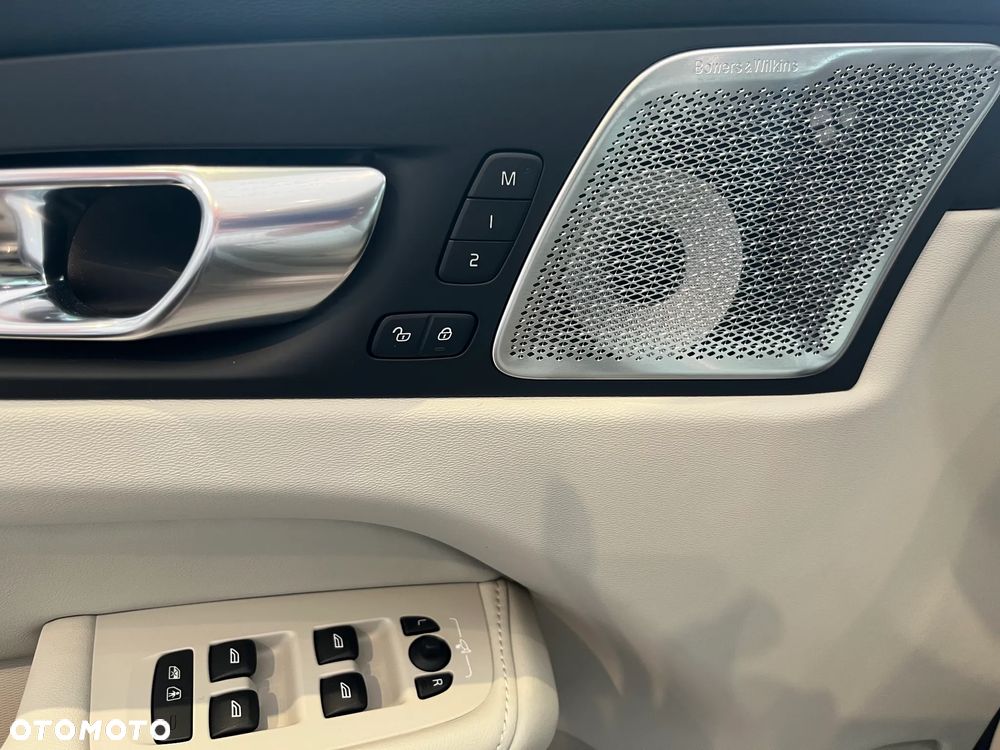 Volvo XC 60 T6 Plug-In Hybrid AWD Ultra Dark - 15