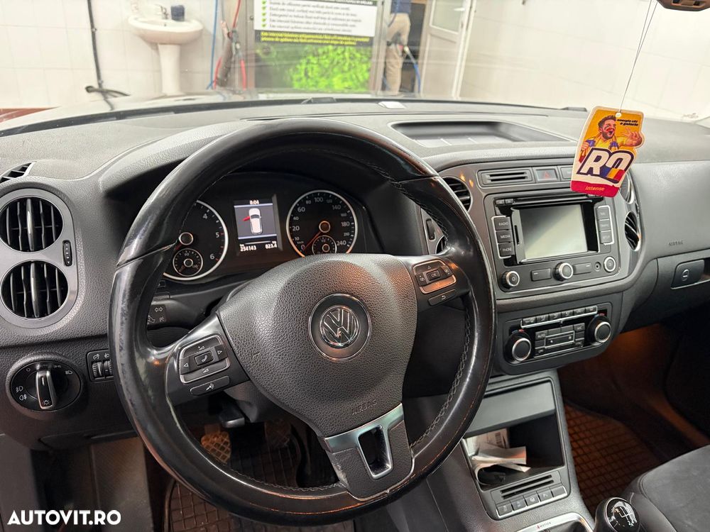 Volkswagen Tiguan 2.0 TDI DPF 4Motion Exclusive - 9