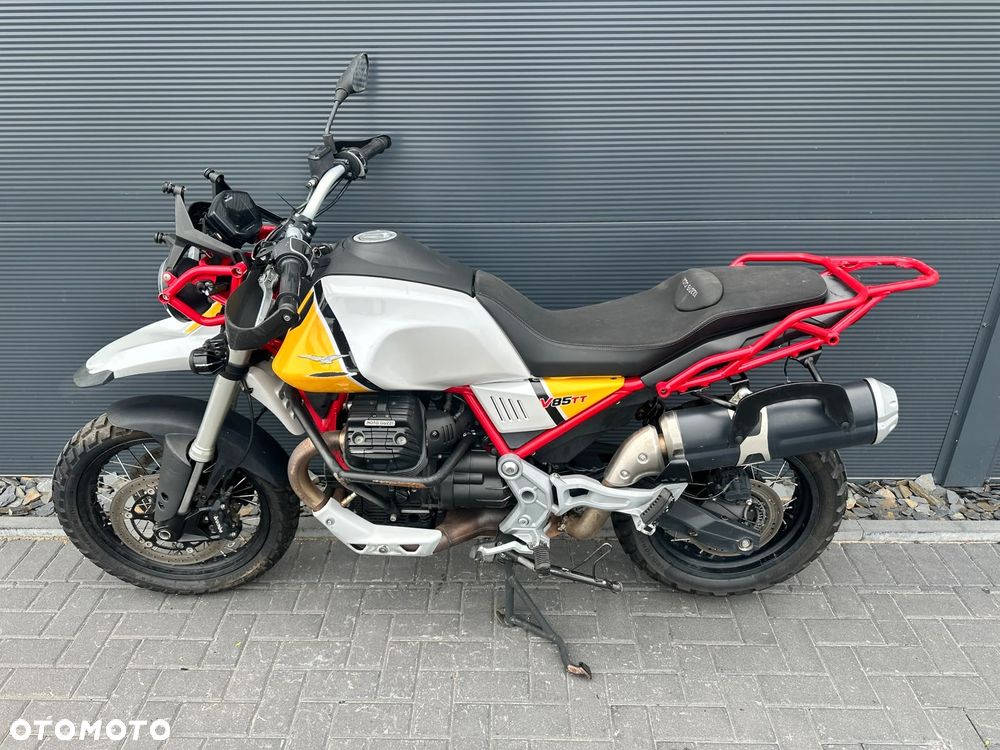 Moto Guzzi V85 - 2