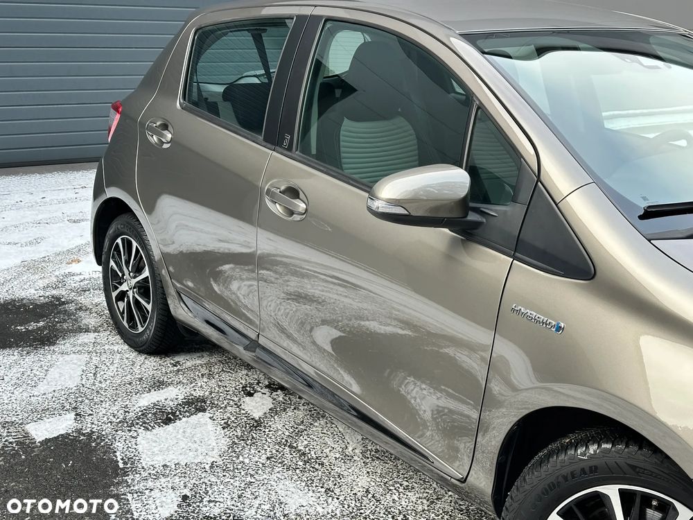 Toyota Yaris Hybrid 100 Business Edition - 4