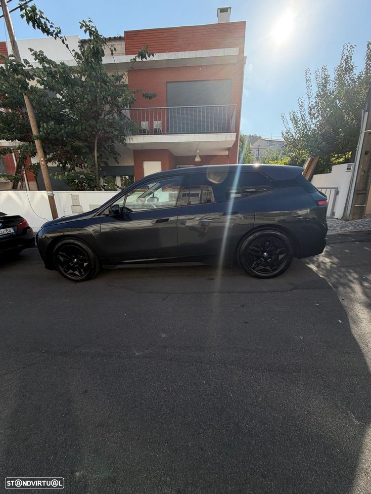BMW iX xDrive 40 - 1