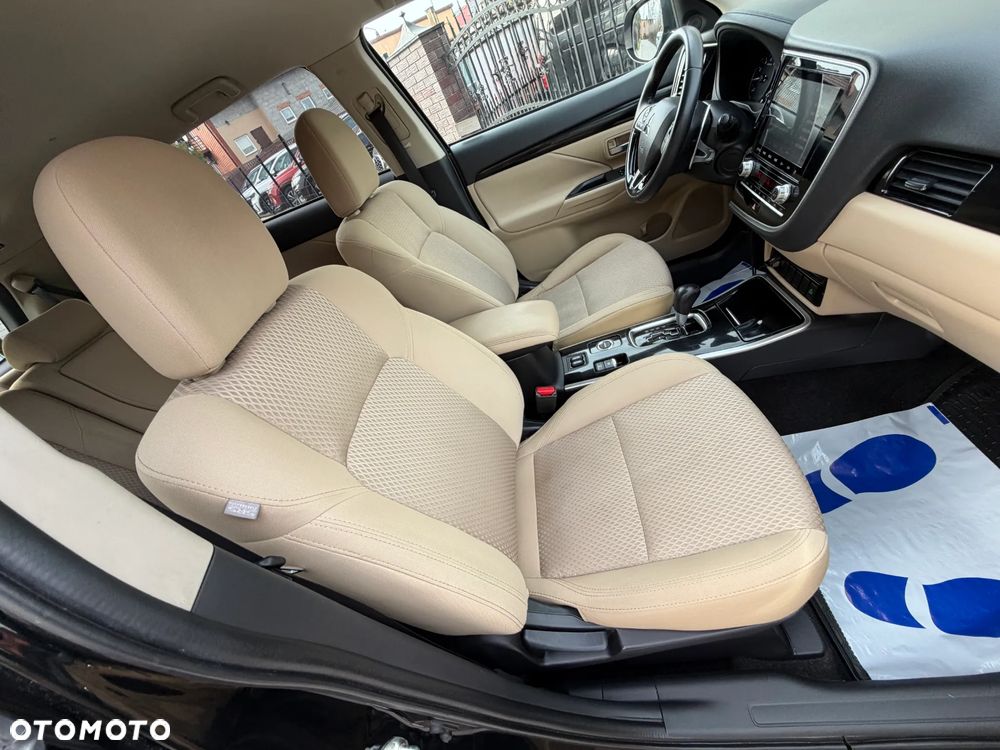 Mitsubishi Outlander 2.0 Intense + Navi 4WD CVT - 12