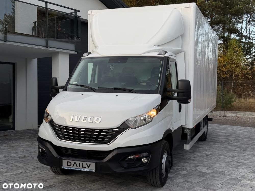 Iveco 72C18 Kontener + Winda BAR 1T / Kontener 5.35m x 2.24m x 2.3m / Bogate wyposażenie / UDT do 05.2028 / Salon PL / Zadbany od 1wł / Rozstaw osi 4.75m / FV23% - 3