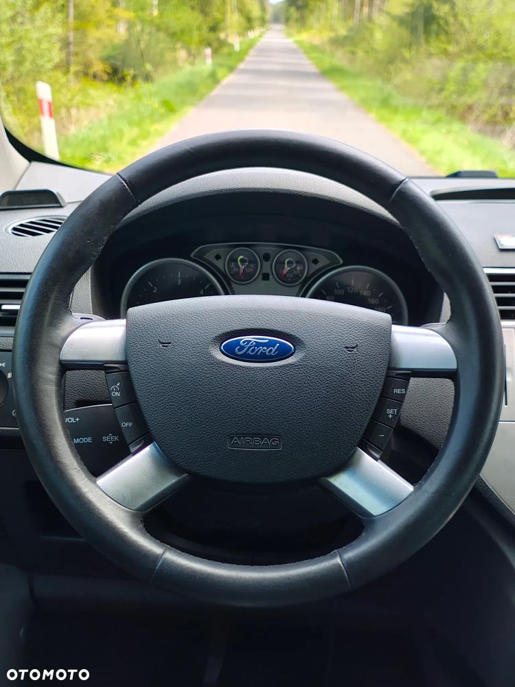 Ford Kuga - 28