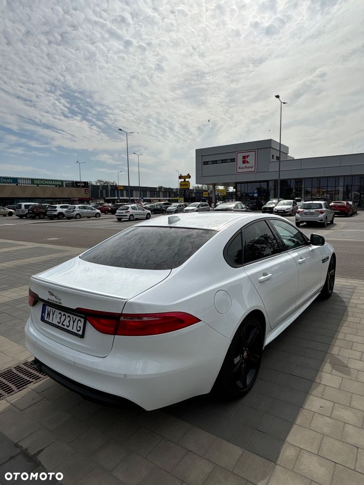 Jaguar XF 2.0 i4D R-Sport - 9