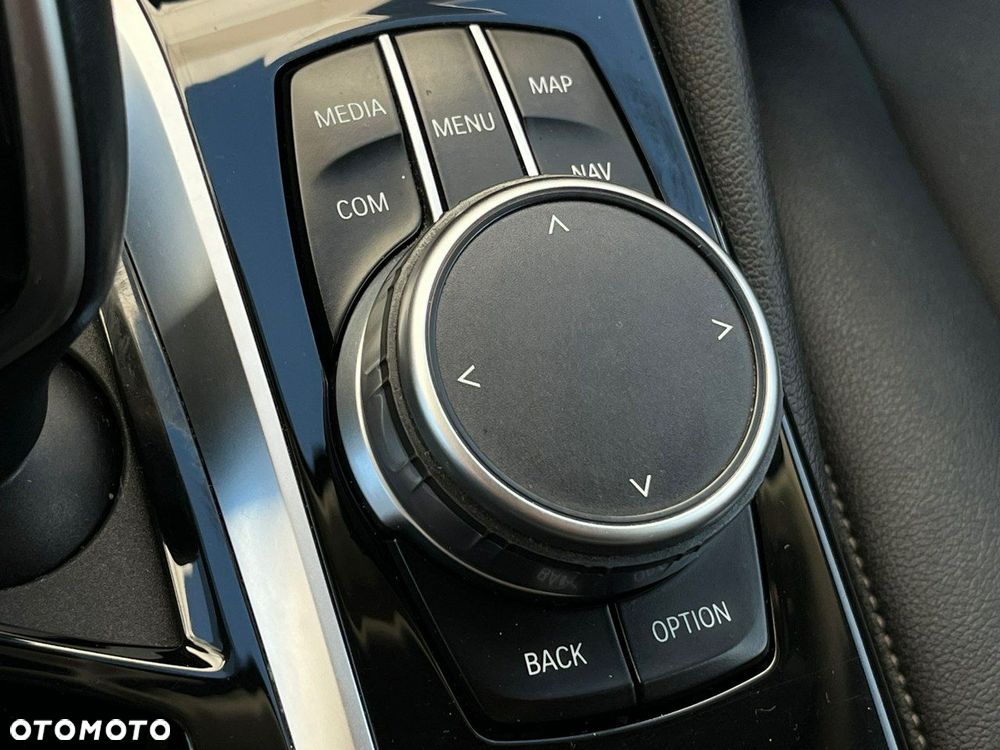 BMW Seria 5 530e Luxury Line - 26