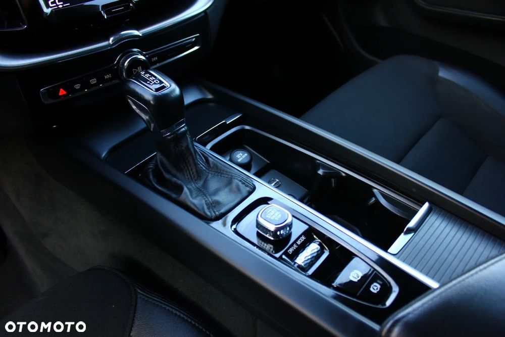 Volvo XC 60 D4 Momentum Pro - 28