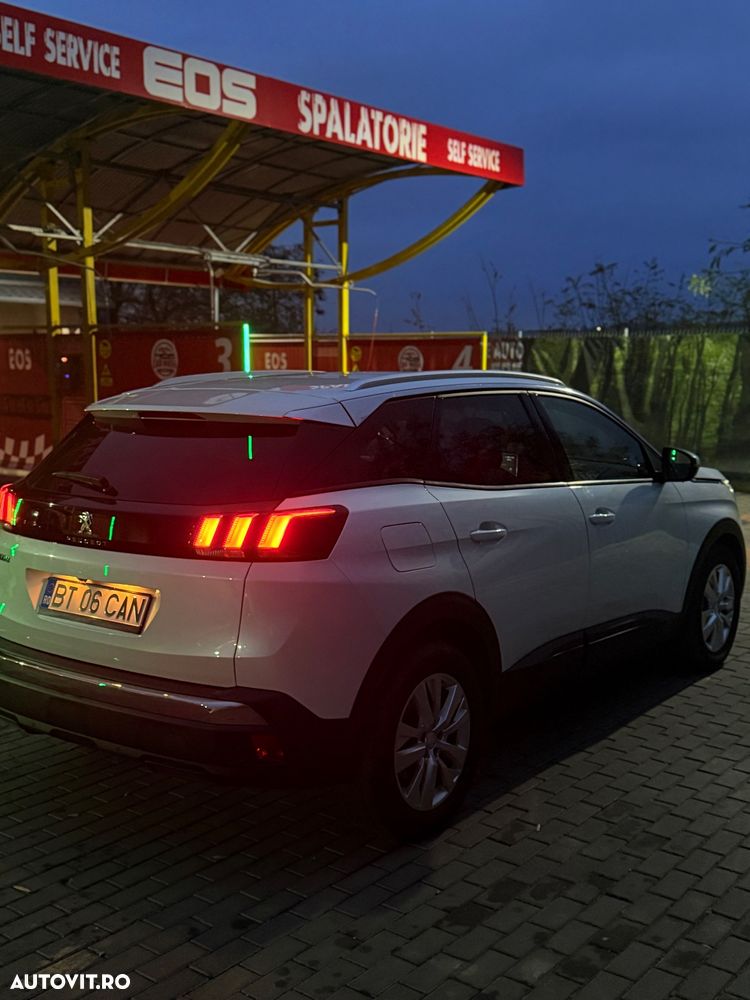 Peugeot 3008 1.2 PureTech Turbo S&S EAT8 Allure - 4