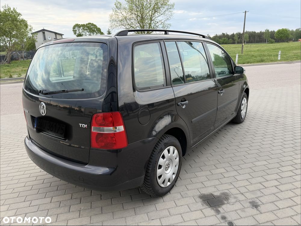 Volkswagen Touran - 4