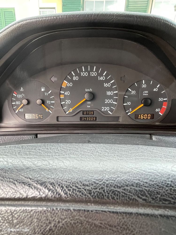 Mercedes-Benz E 220 D Elegance - 5