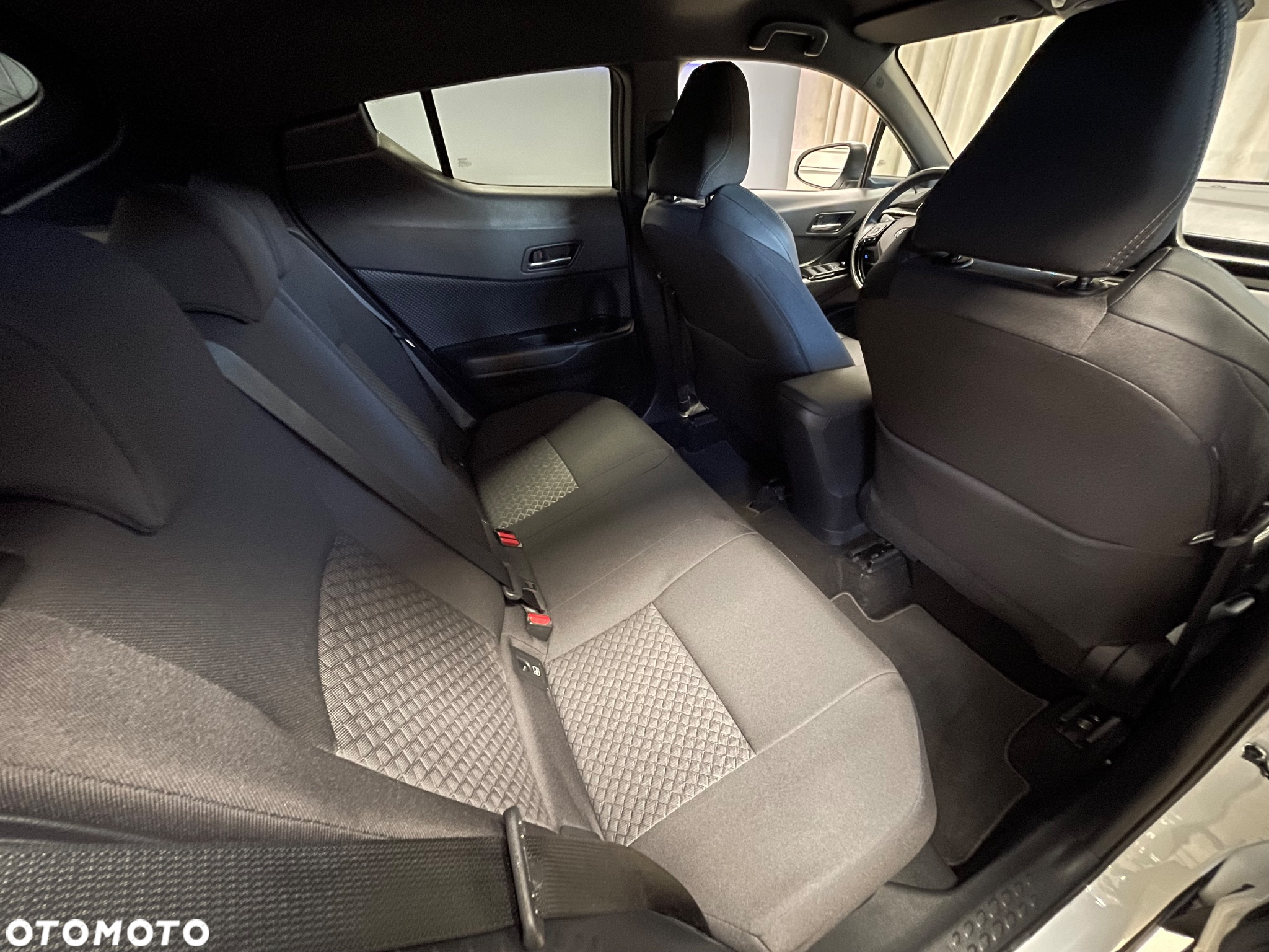 Toyota C-HR 1.8 Hybrid Style - 35