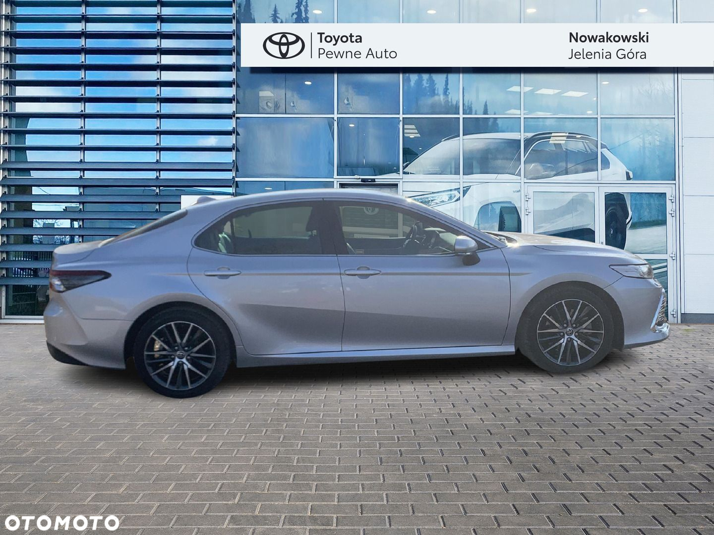 Toyota Camry - 6
