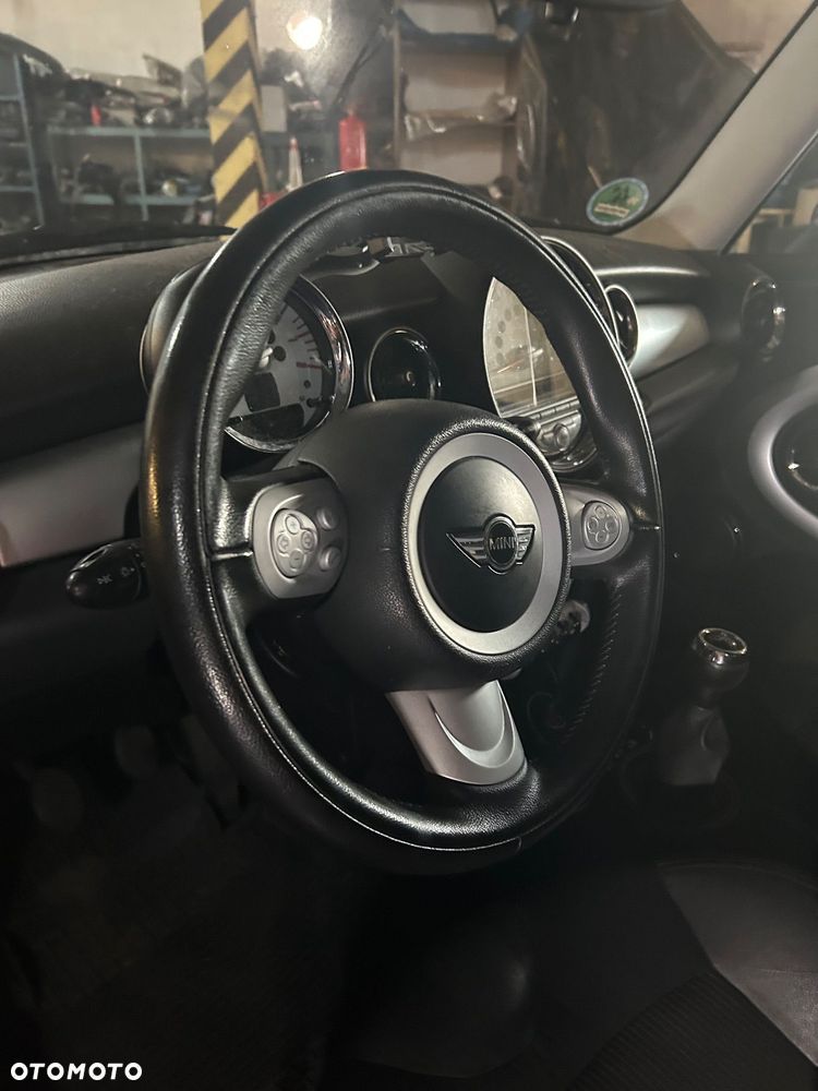 MINI Cooper Standard - 11