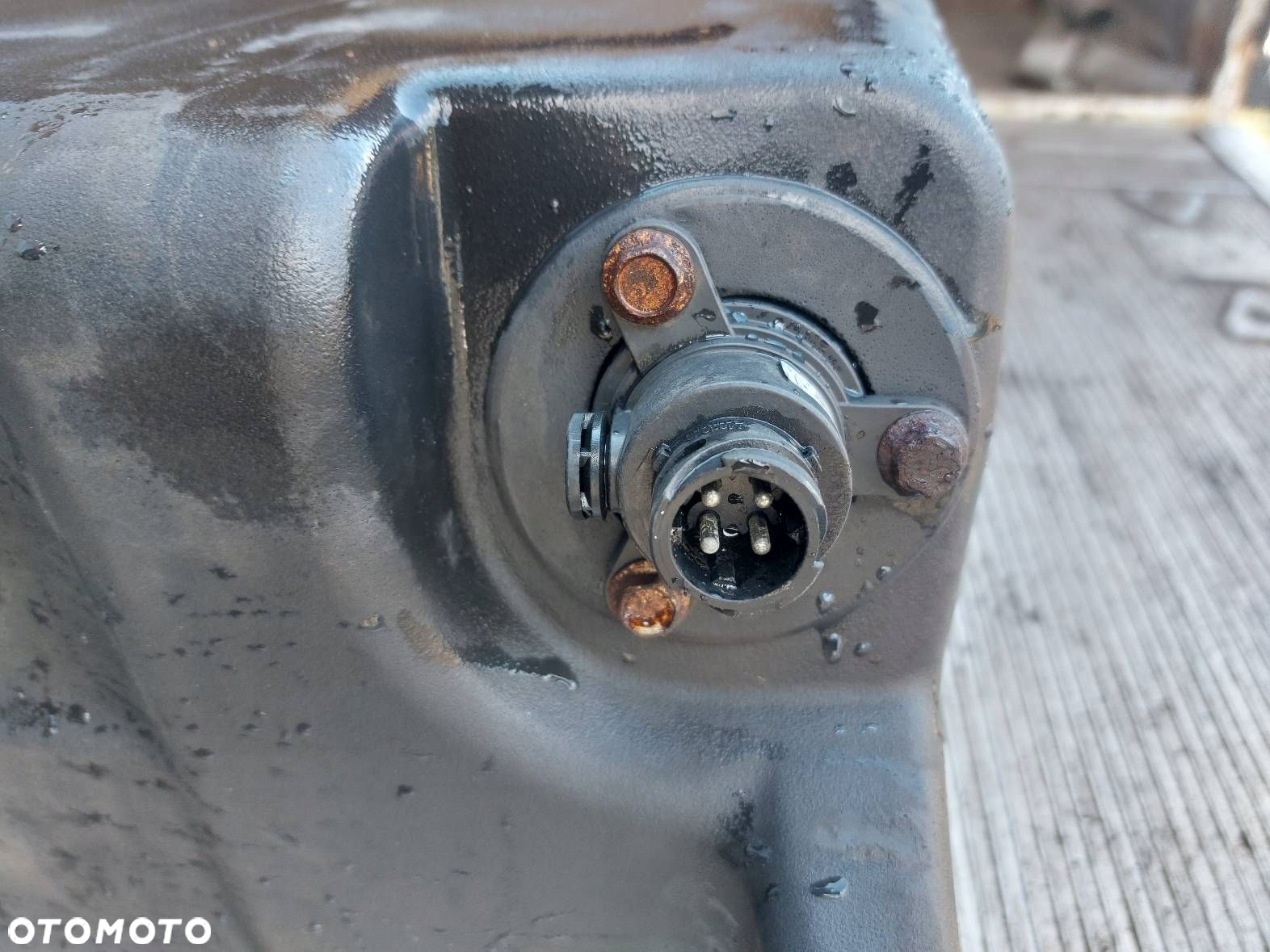 ZBIORNIK ADBLUE RENAULT MAGNUM 460 DXi POD KABINĘ - 4