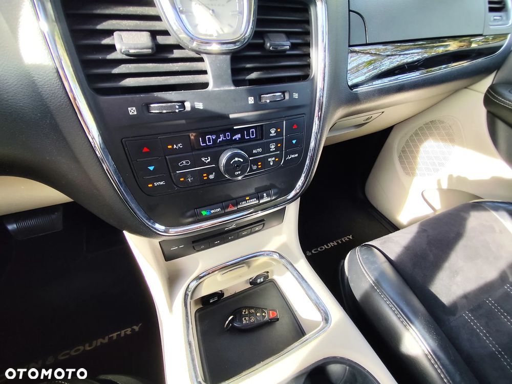 Chrysler Town & Country 3.6 Limited - 24