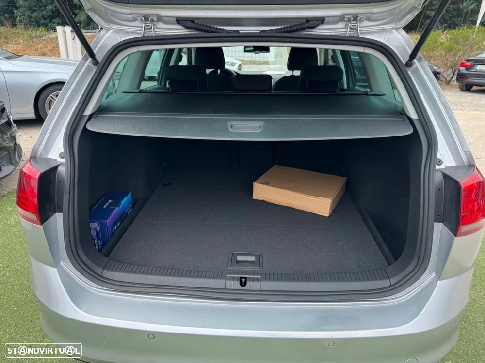 VW Golf Variant 1.6 TDi Highline DSG - 21