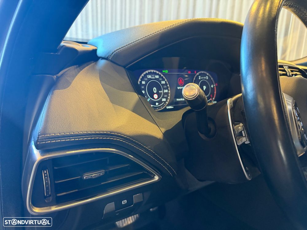 Jaguar XE 2.0 D200 R-Dynamic HSE - 42