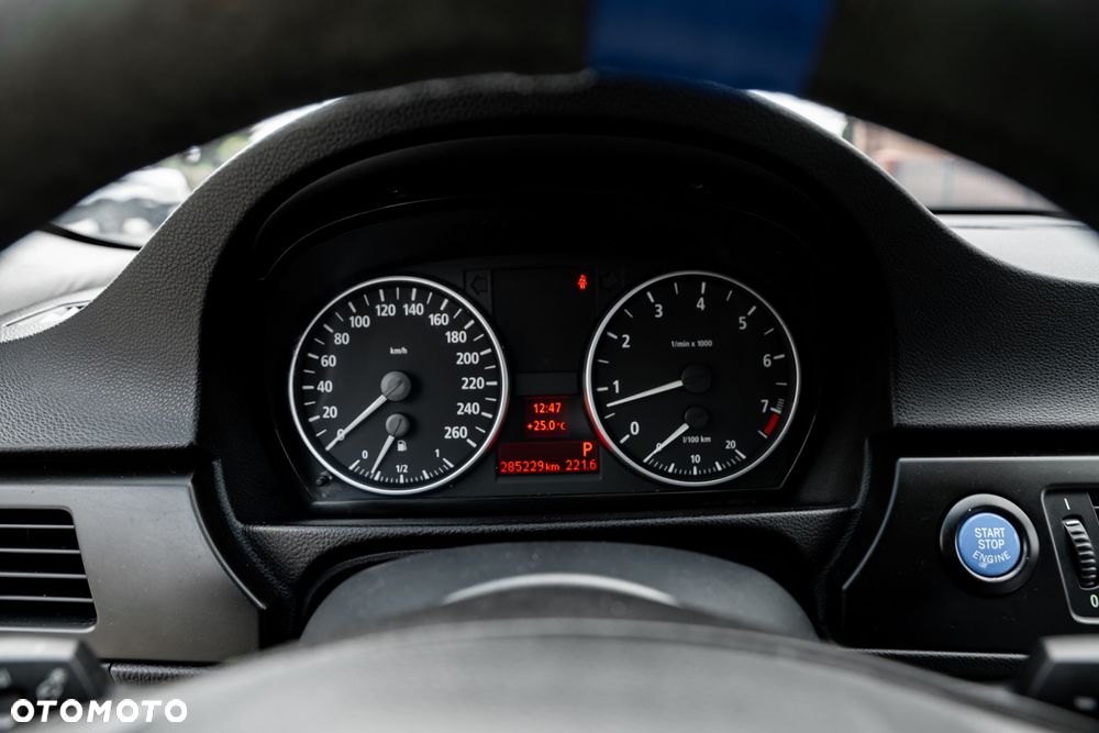 BMW Seria 3 325i - 28